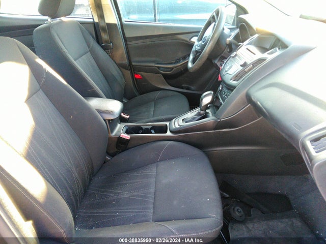 Ford FOCUS SE 2017 1FADP3F24HL223617 Image 5