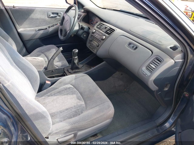 2000 HONDA ACCORD 2.3 EX VIN: 1HGCG6570YA108742