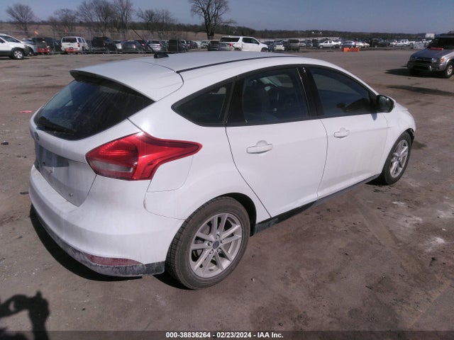 Ford FOCUS SE 2017 1FADP3K27HL216800 Image 4