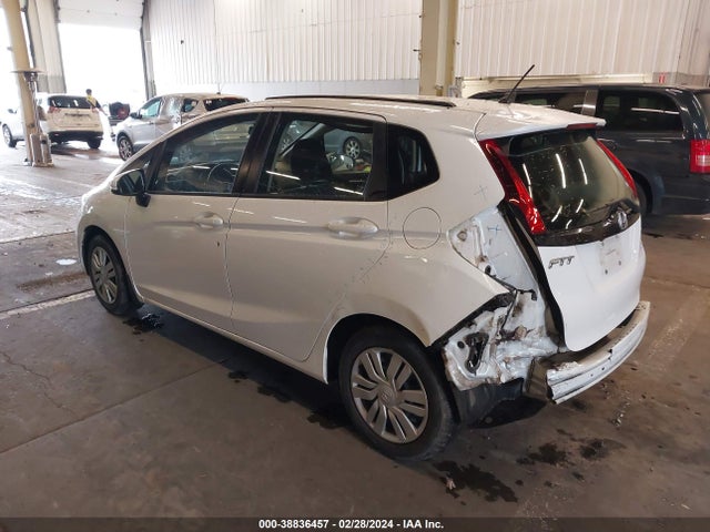 Honda FIT LX 2016 JHMGK5H5XGX024912 Image 3