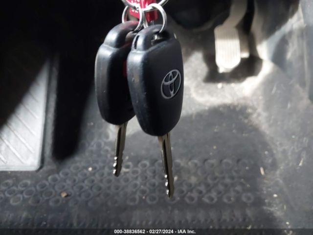 2T1BURHE6JC986188 Toyota COROLLA SE