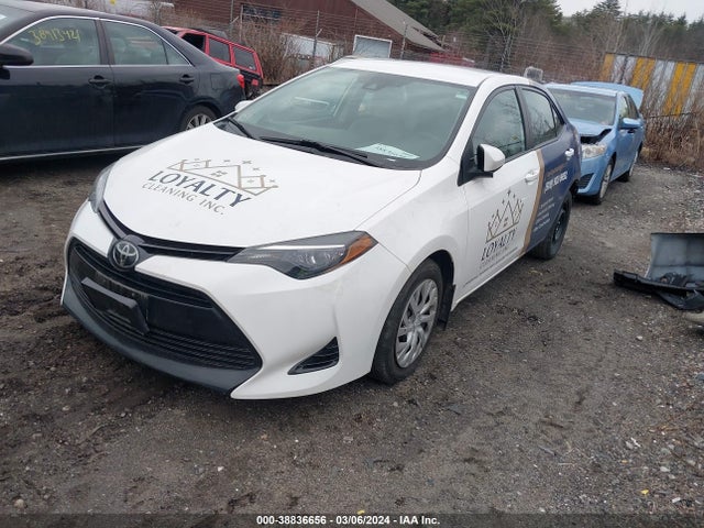 Toyota COROLLA LE 2018 2T1BURHE7JC975278 Image 2