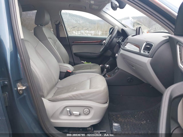 WA1JCCFS1HR006512 Audi Q3 2.0t Premium