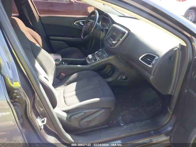 Chrysler 200 Limited 2015 1C3CCCAB2FN612223 Image 5
