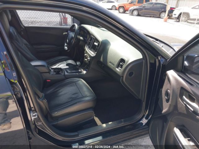 2C3CDXBG5JH279774 Dodge Charger Sxt Rwd
