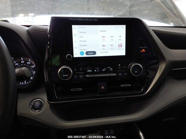Toyota Highlander Le 2023 5TDKDRAH3PS504023 Image 17