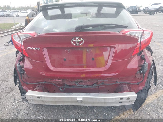 Toyota C-HR XLE 2019 NMTKHMBX3KR085188 Image 17
