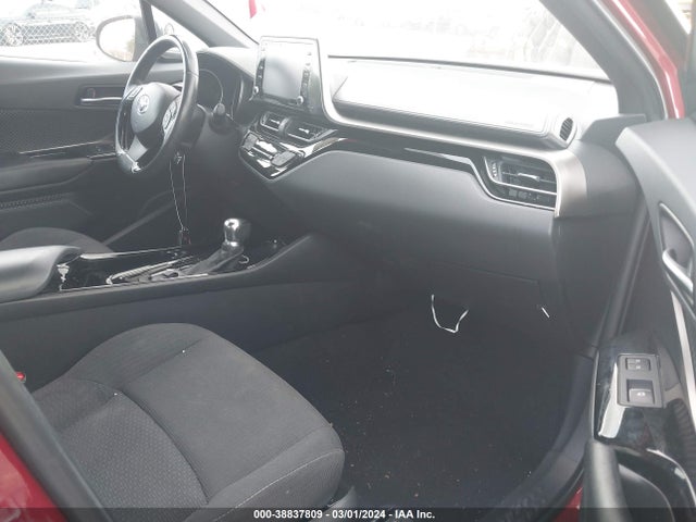Toyota C-HR XLE 2019 NMTKHMBX3KR085188 Image 5