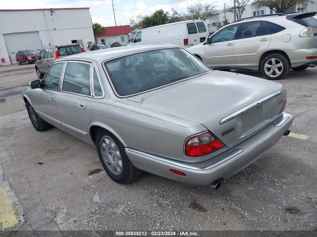 1999 JAGUAR XJ8 SAJHX1046XC859689 Photo 2