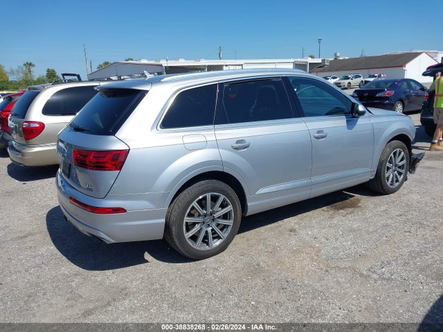 WA1LAAF73JD053820 Audi Q7 3.0t Premium