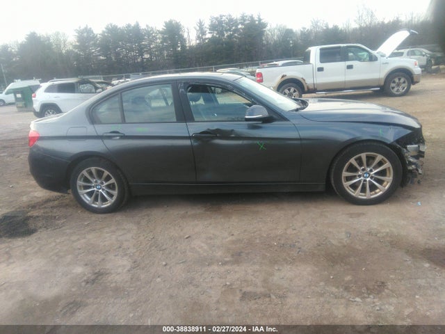 BMW 320i Xdrive 2017 WBA8E5G50HNU22283 Image 14