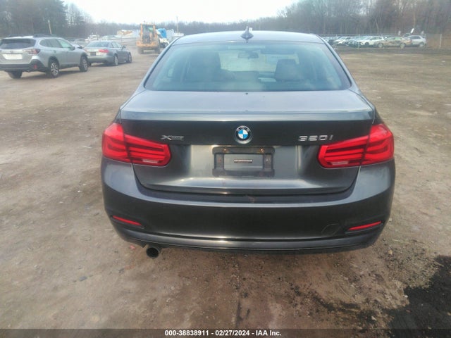 BMW 320i Xdrive 2017 WBA8E5G50HNU22283 Image 17