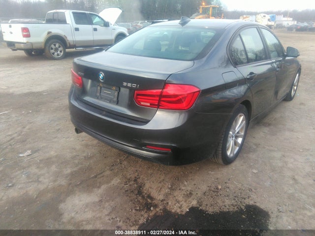 BMW 320i Xdrive 2017 WBA8E5G50HNU22283 Image 4