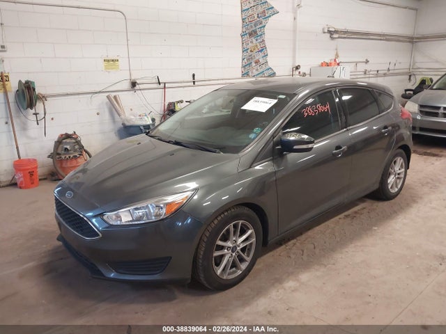 Ford FOCUS SE 2018 1FADP3K23JL217237 Image 2