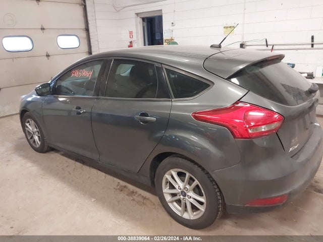 Ford FOCUS SE 2018 1FADP3K23JL217237 Image 3