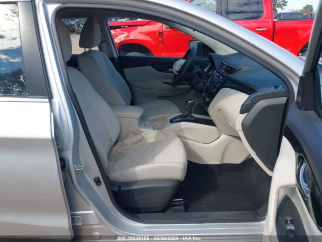 JN1BJ1CPXJW182425 Nissan Rogue Sport Sv