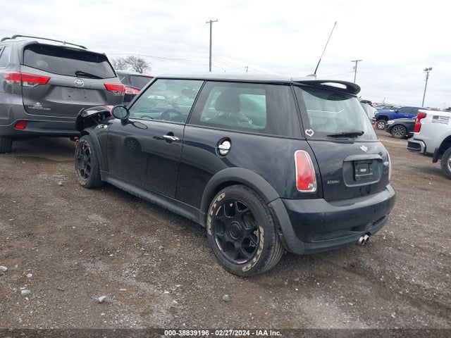 2006 MINI COOPER S WMWRE33546TJ33527 Photo 2