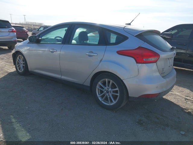 Ford FOCUS SE 2015 1FADP3K29FL350947 Image 3