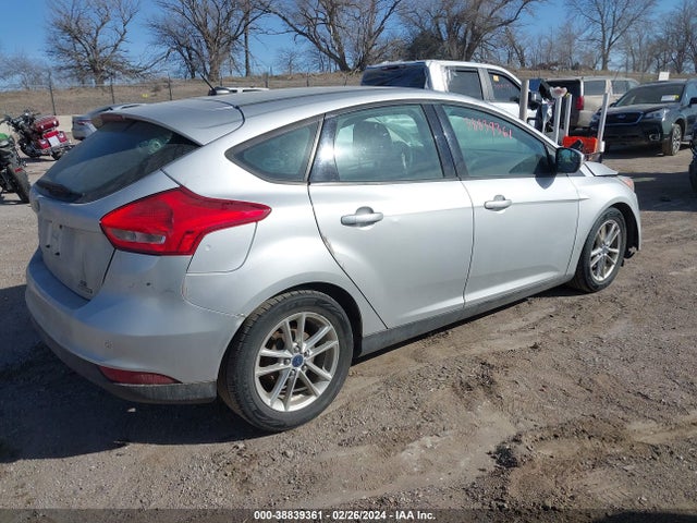 Ford FOCUS SE 2015 1FADP3K29FL350947 Image 4