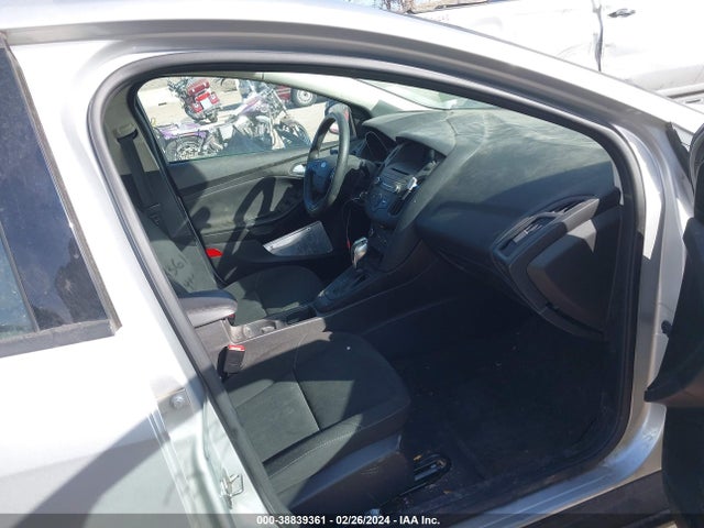 Ford FOCUS SE 2015 1FADP3K29FL350947 Image 5
