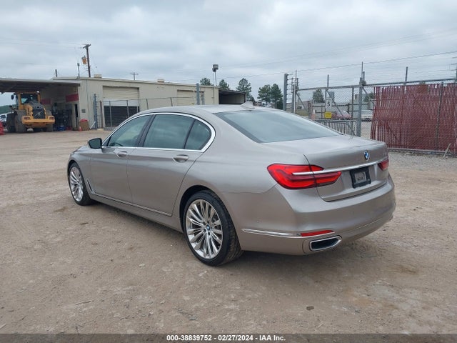 WBA7F0C33HGM21858 BMW 750i