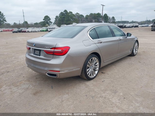 WBA7F0C33HGM21858 BMW 750i