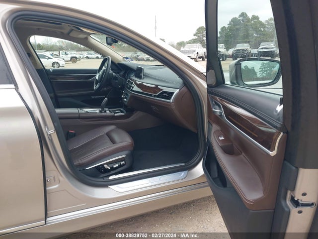 WBA7F0C33HGM21858 BMW 750i