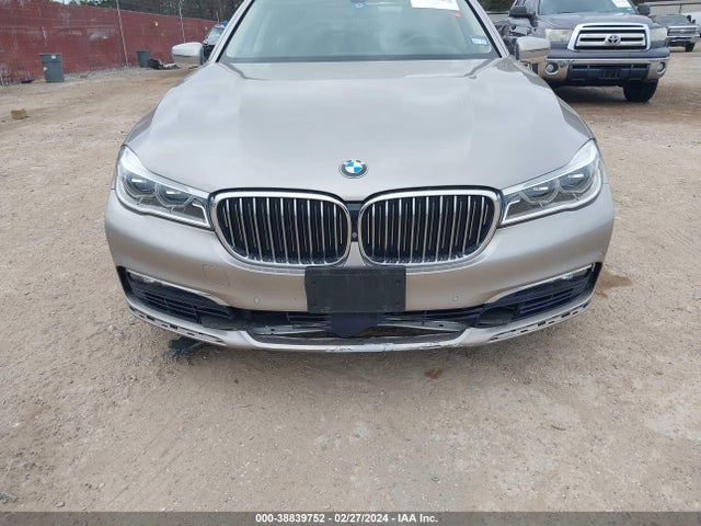 WBA7F0C33HGM21858 BMW 750i