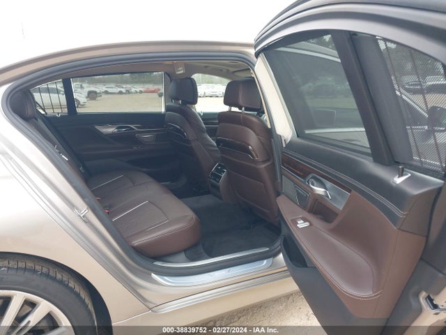 WBA7F0C33HGM21858 BMW 750i