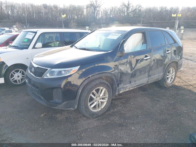 KIA SORENTO LX 2014 5XYKTCA67EG541214 Image 2