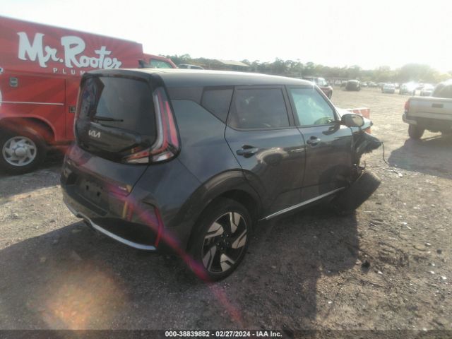 KNDJ53AU8P7195937 KIA Soul Gt-line