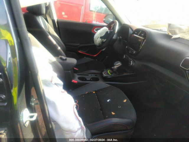KNDJ53AU8P7195937 KIA Soul Gt-line
