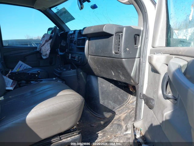 Chevrolet Express 1500 Work Van 2014 1GCSGAFX9E1168512 Image 5