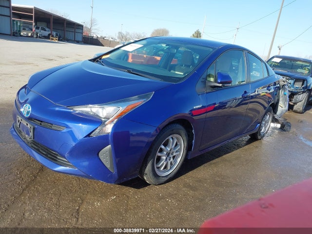 Toyota Prius Two 2016 JTDKBRFU2G3508898 Image 2