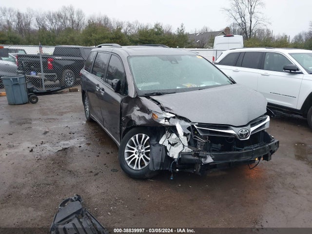 2018 5TDYZ3DCXJS958012 main image