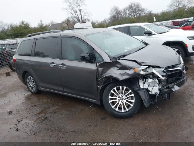 Toyota Sienna Xle 8 Passenger 2018 5TDYZ3DCXJS958012 Image 14