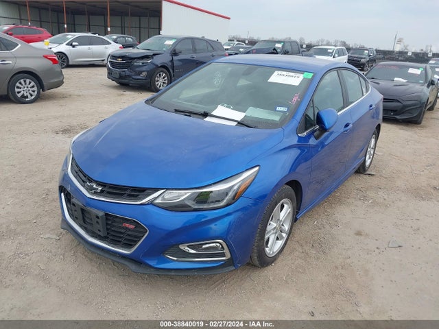 Chevrolet Cruze Lt Auto 2018 1G1BE5SMXJ7111700 Image 2