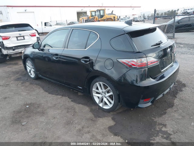 JTHKD5BH1F2241929 Lexus CT 200H