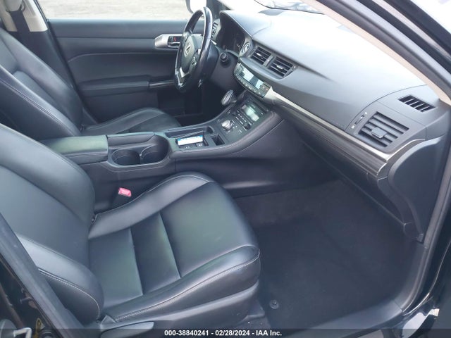 JTHKD5BH1F2241929 Lexus CT 200H