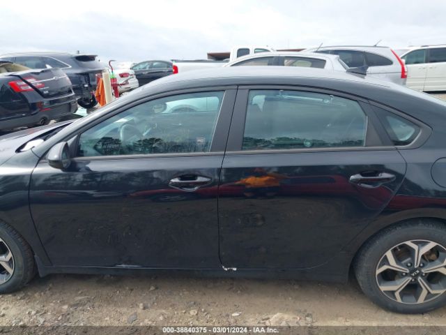 3KPF24ADXME291035 KIA Forte Lxs
