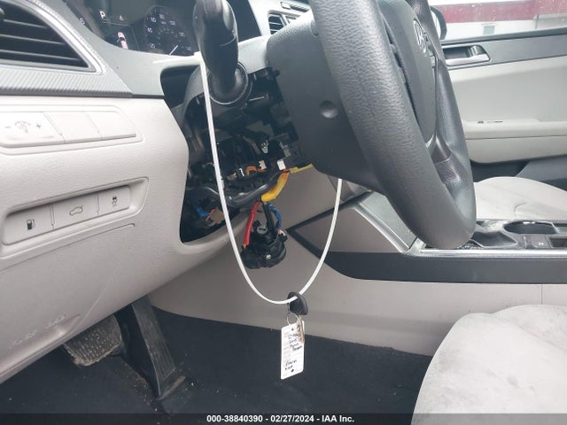 Hyundai SONATA SE 2015 5NPE24AFXFH223992 Image 18