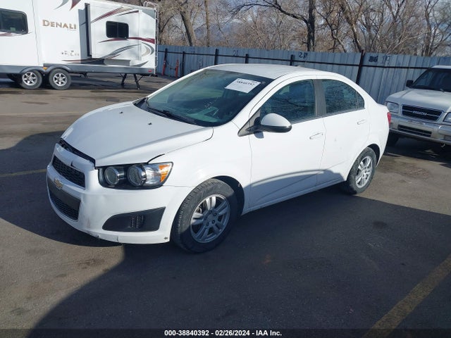 Chevrolet Sonic Lt Auto 2015 1G1JC5SH2F4220276 Image 2