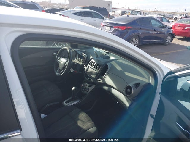 Chevrolet Sonic Lt Auto 2015 1G1JC5SH2F4220276 Image 5