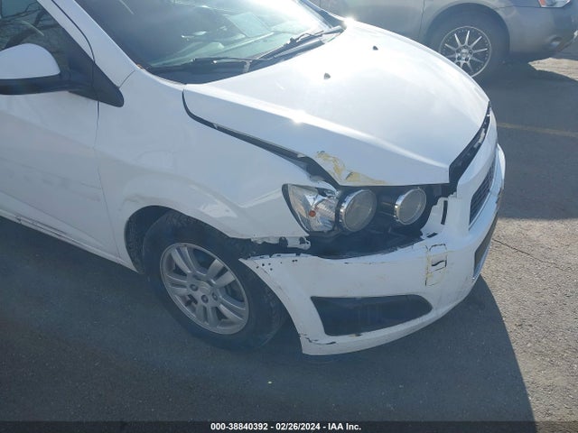 Chevrolet Sonic Lt Auto 2015 1G1JC5SH2F4220276 Image 6