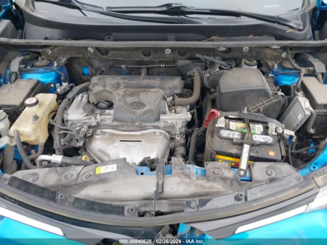 JTMZFREVXJD131042 Toyota RAV4 LE