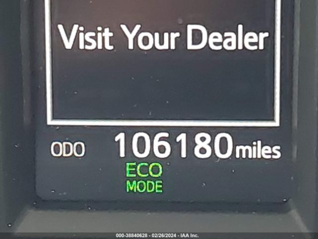 JTMZFREVXJD131042 Toyota RAV4 LE