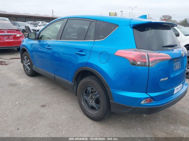 JTMZFREVXJD131042 Toyota RAV4 LE