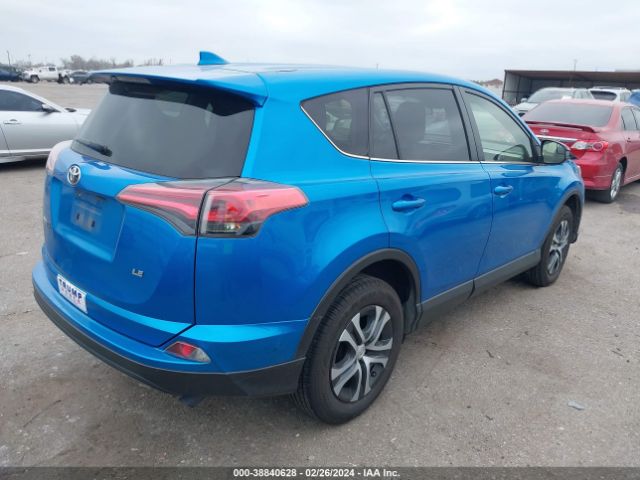 JTMZFREVXJD131042 Toyota RAV4 LE