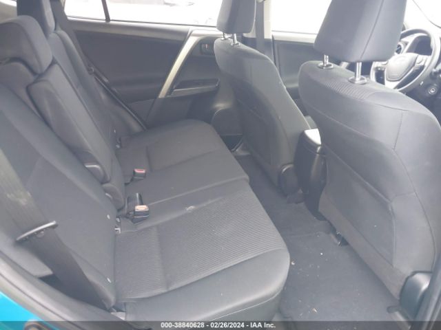 JTMZFREVXJD131042 Toyota RAV4 LE