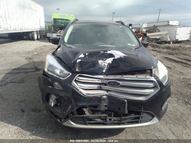 1FMCU9GD4JUA65423 Ford ESCAPE SE